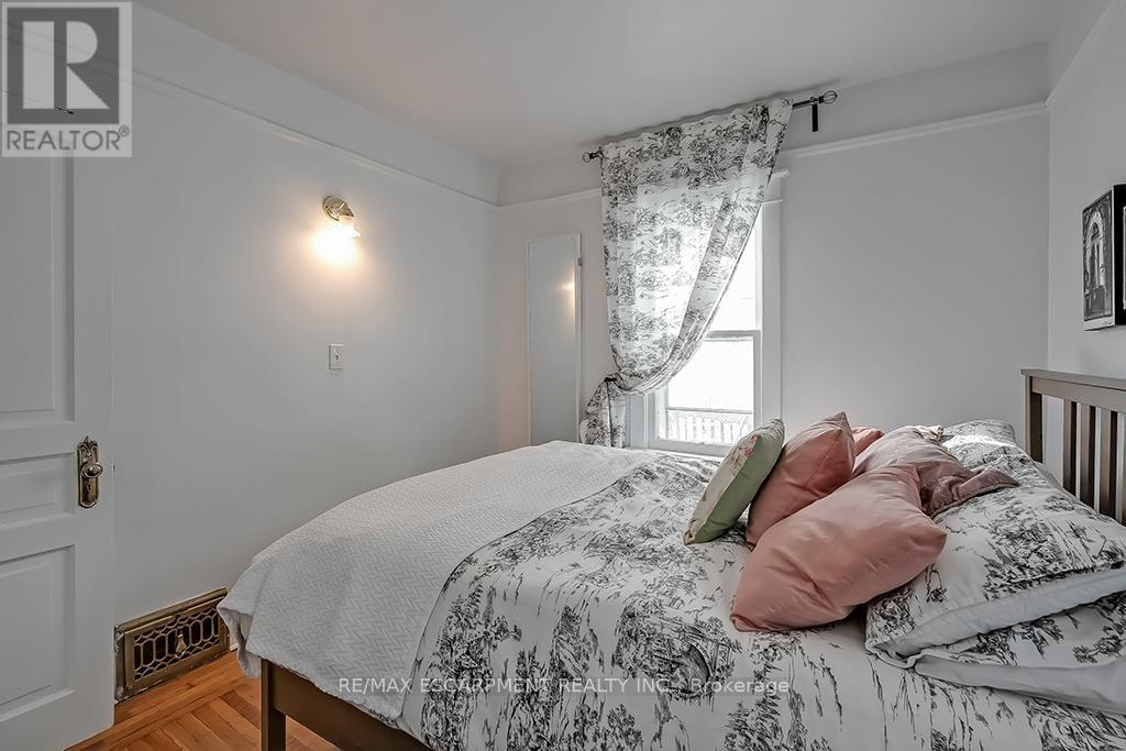 1415 Lakeshore Road, Burlington, Ontario  L7S 1B3 - Photo 17 - W12454724