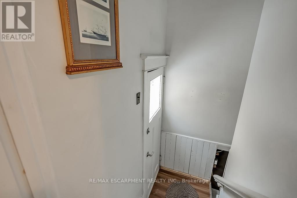 1415 Lakeshore Road, Burlington, Ontario  L7S 1B3 - Photo 20 - W12454724