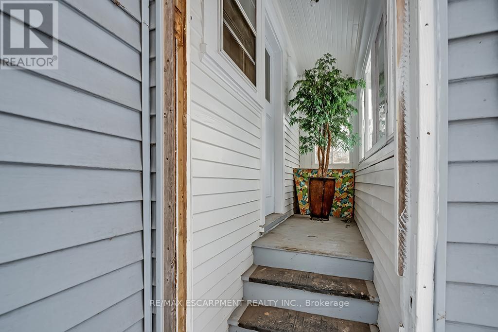 1415 Lakeshore Road, Burlington, Ontario  L7S 1B3 - Photo 22 - W12454724