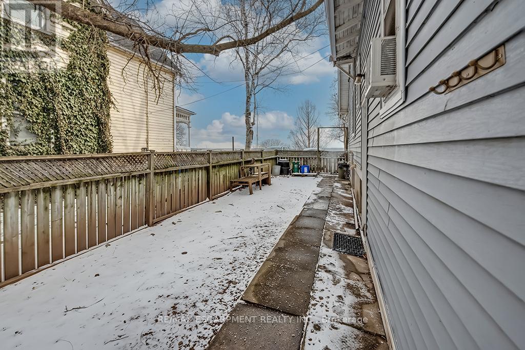 1415 Lakeshore Road, Burlington, Ontario  L7S 1B3 - Photo 23 - W12454724