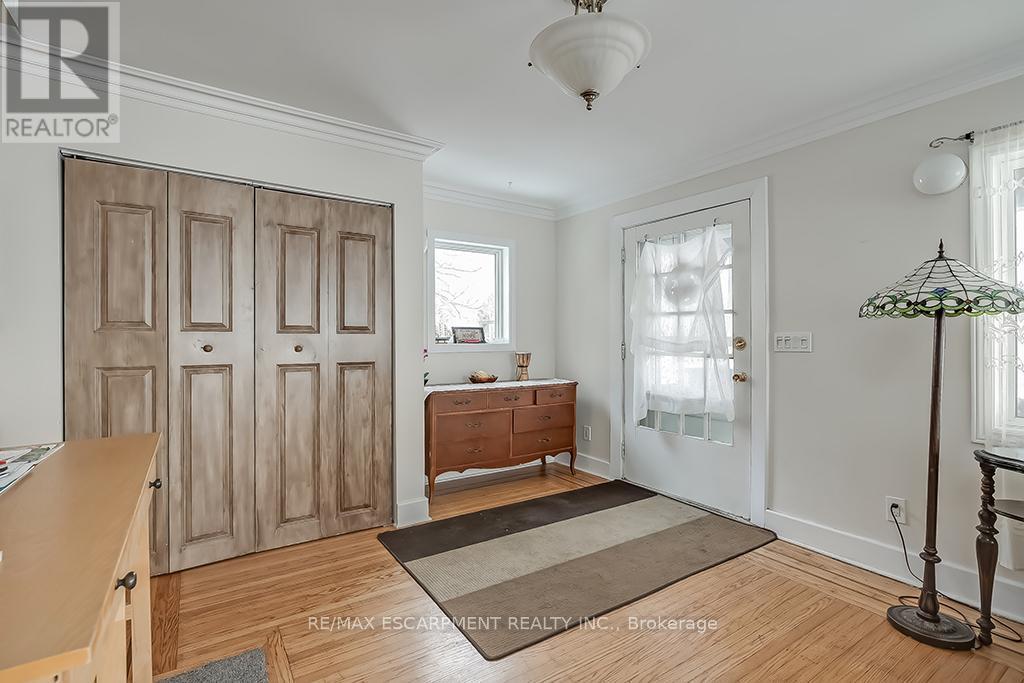 1415 Lakeshore Road, Burlington, Ontario  L7S 1B3 - Photo 3 - W12454724