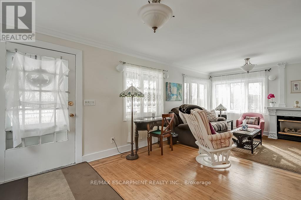 1415 Lakeshore Road, Burlington, Ontario  L7S 1B3 - Photo 4 - W12454724