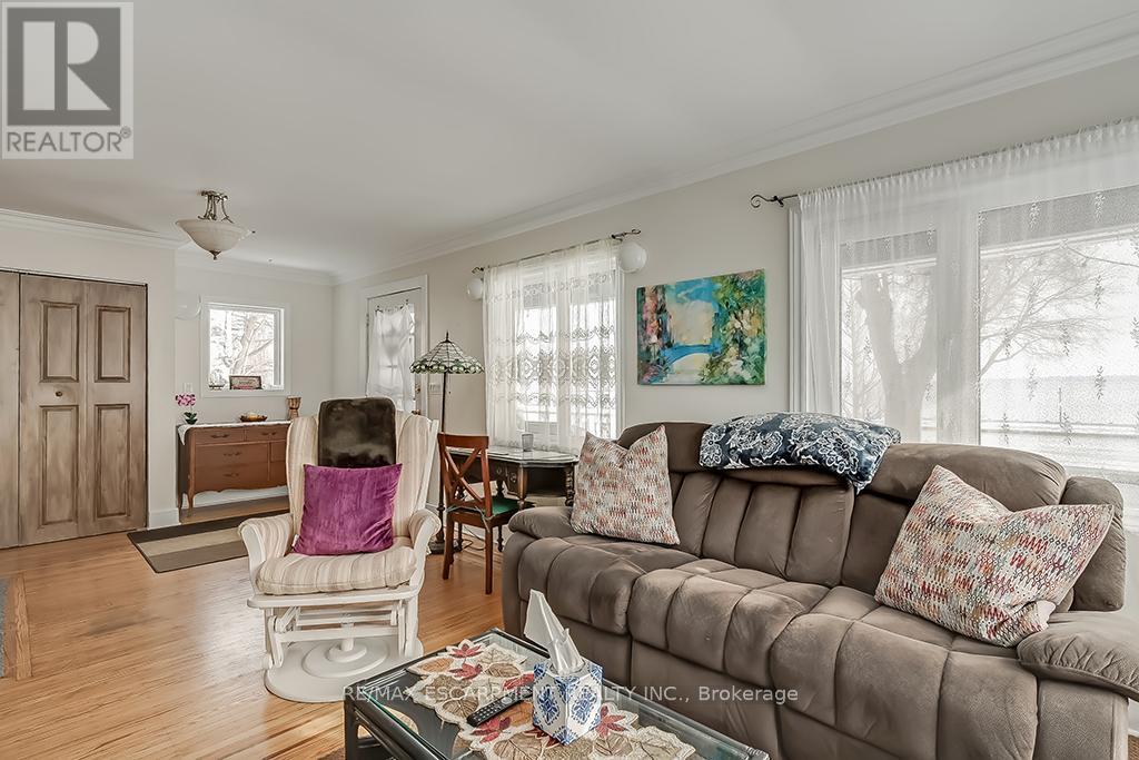 1415 Lakeshore Road, Burlington, Ontario  L7S 1B3 - Photo 6 - W12454724