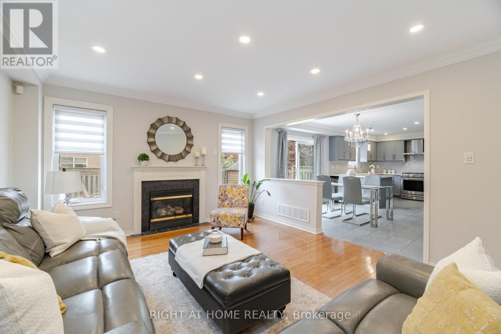5467 Blue Spruce Avenue, Burlington, Ontario  L7L 7C6 - Photo 19 - W12454736