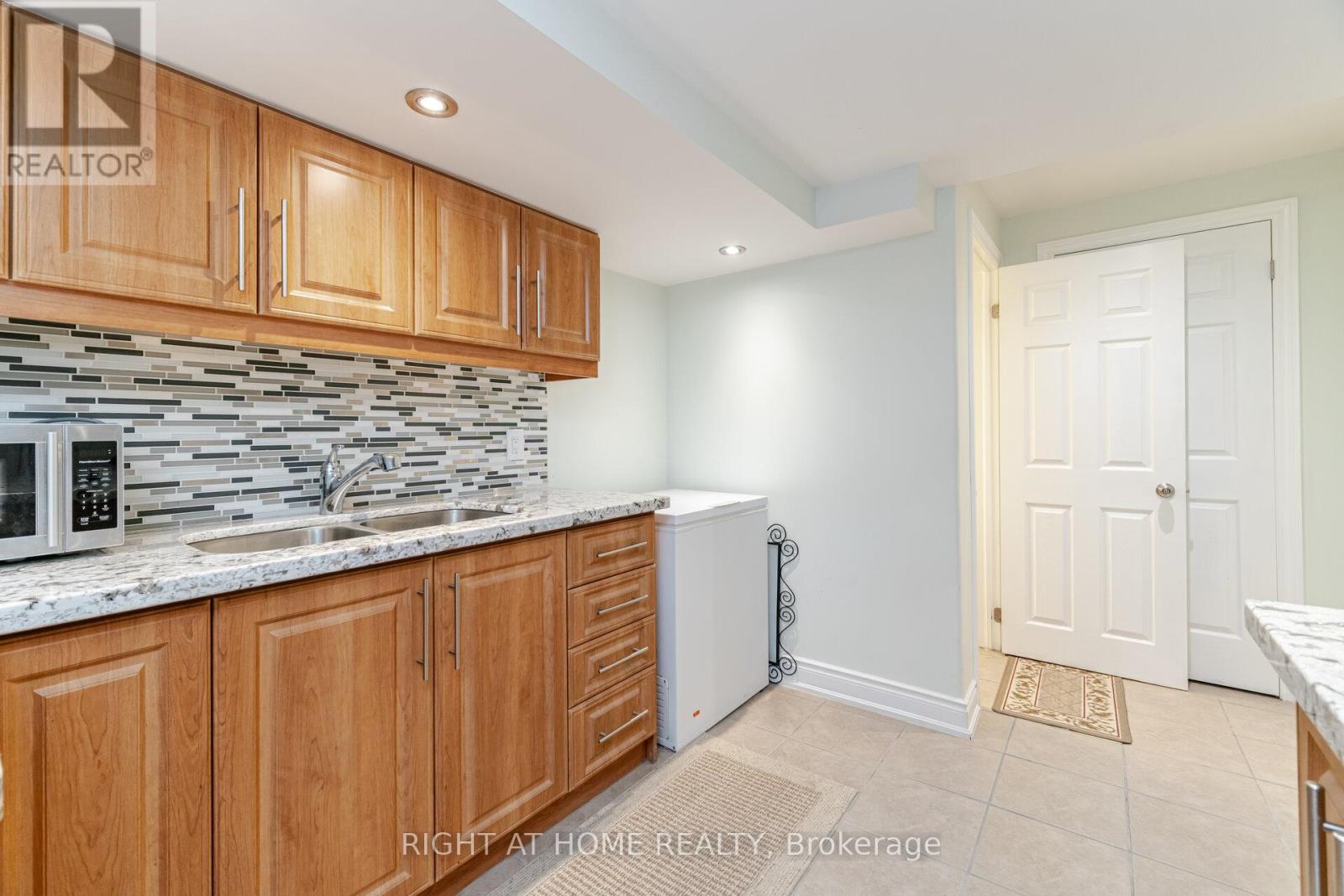 5467 Blue Spruce Avenue, Burlington, Ontario  L7L 7C6 - Photo 38 - W12454736