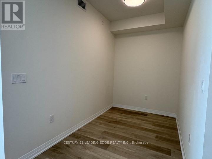 1103 - 15 Watergarden Drive, Mississauga, Ontario  L5R 1B2 - Photo 10 - W12454768
