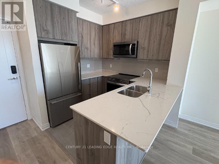 1103 - 15 Watergarden Drive, Mississauga, Ontario  L5R 1B2 - Photo 3 - W12454768