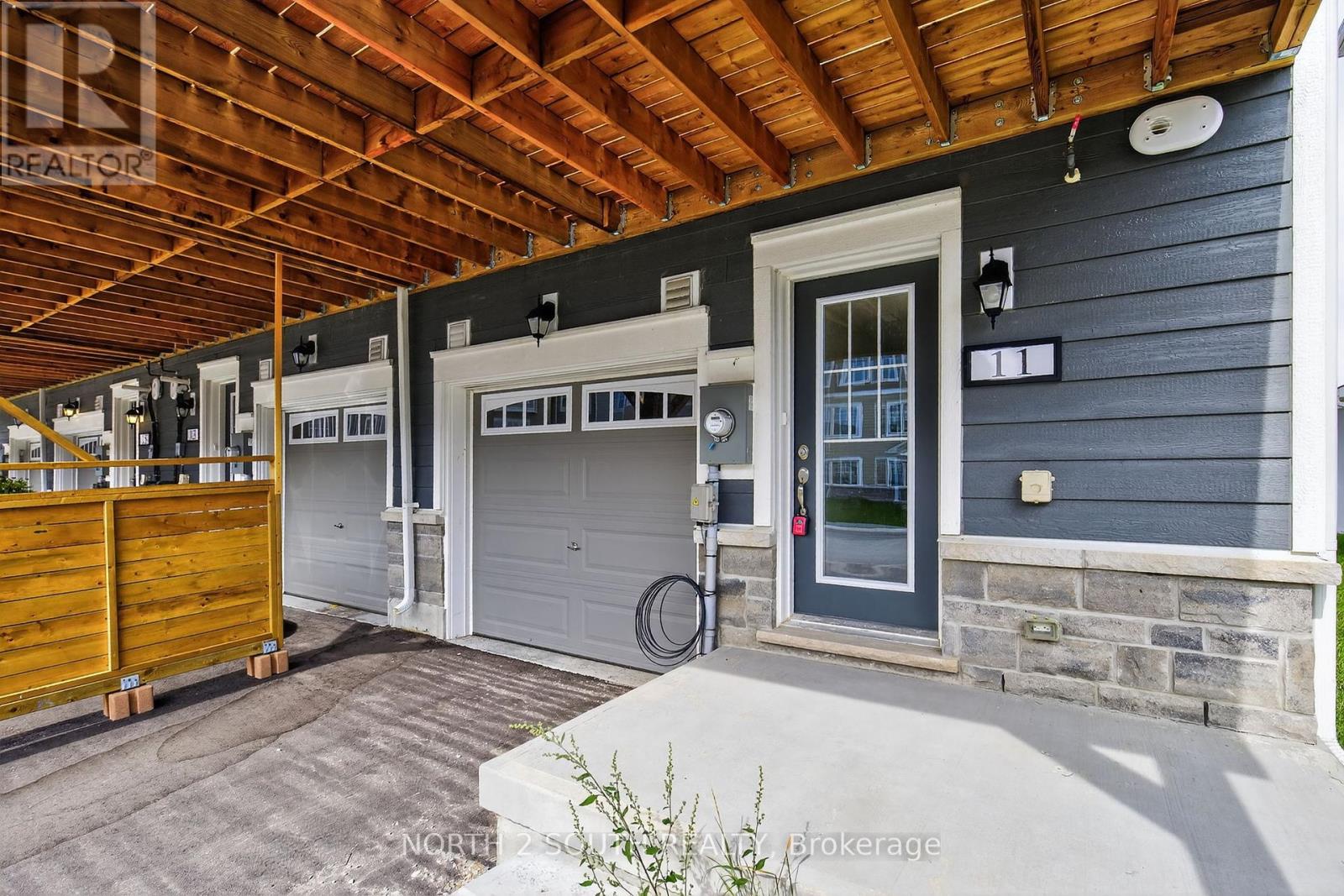 11 Lana Circle, Wasaga Beach, Ontario  L9Z 0L2 - Photo 2 - S12453828