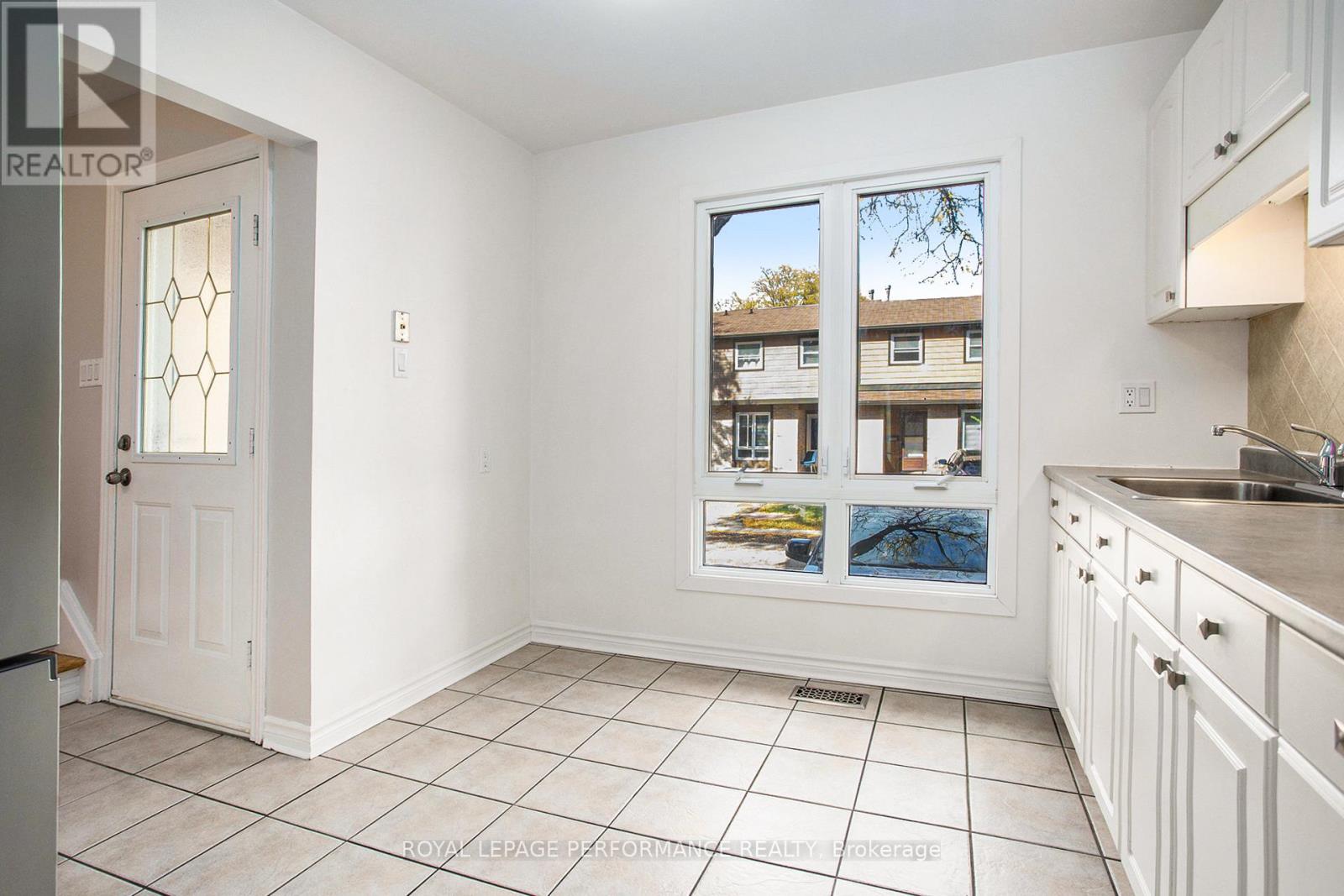 1757 Trappist Lane, Ottawa, Ontario  K1C 1X7 - Photo 4 - X12454814