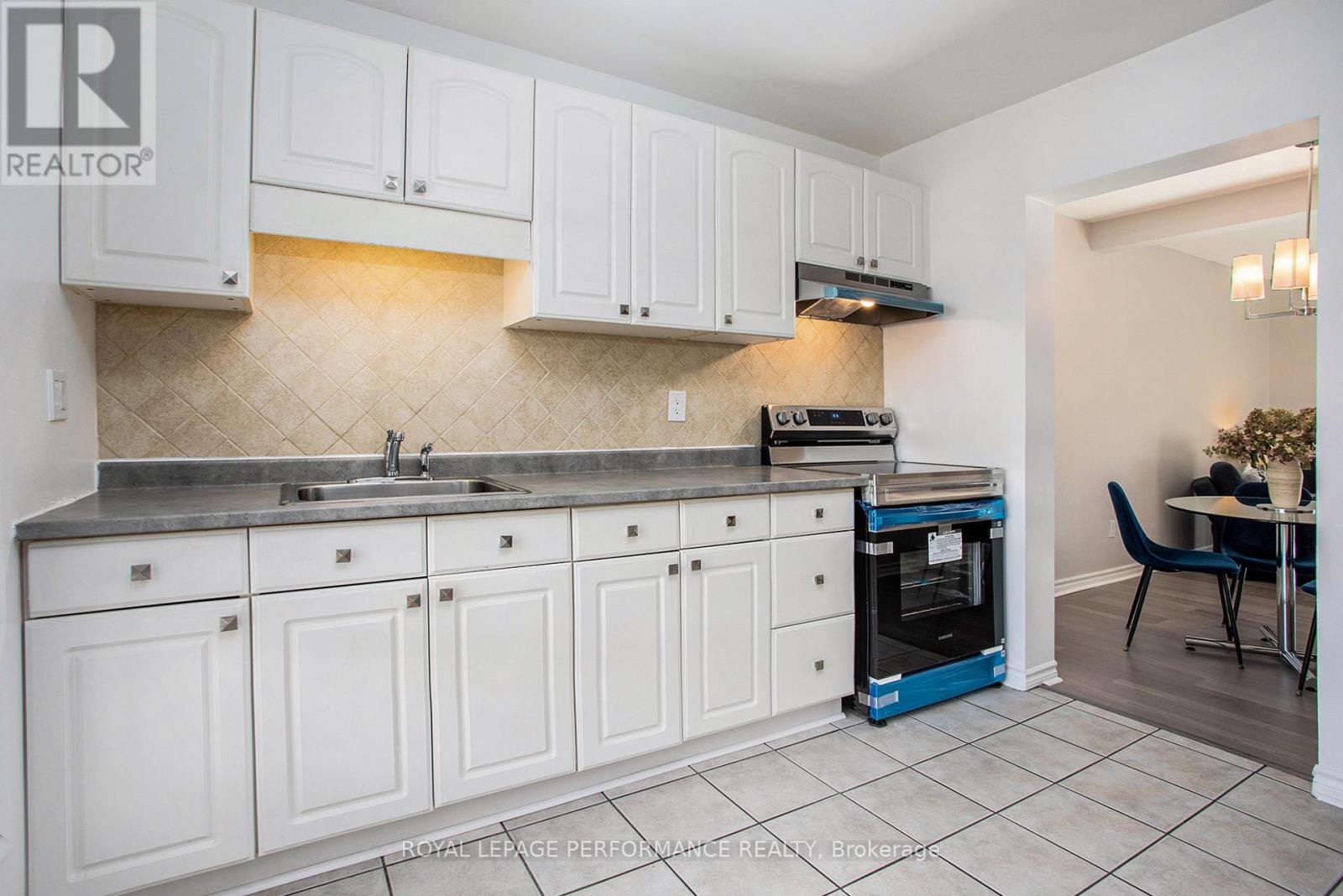 1757 Trappist Lane, Ottawa, Ontario  K1C 1X7 - Photo 6 - X12454814