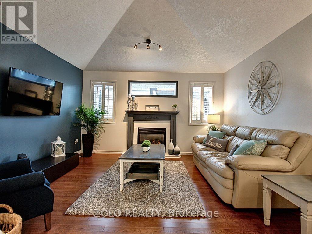 165 Windflower Drive, Kitchener, Ontario  N2E 3S9 - Photo 3 - X12454695