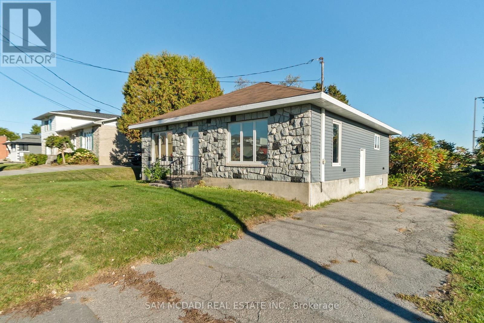 2709 Laurier Street, Clarence-Rockland, Ontario  K4K 1A3 - Photo 3 - X12454726