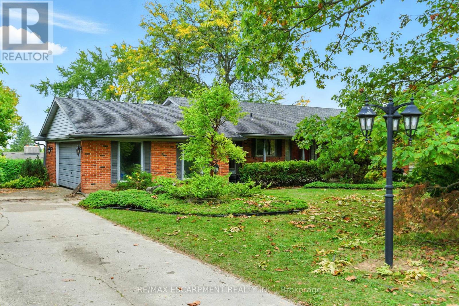 55 Overdale Avenue, Hamilton, Ontario  L9H 7G8 - Photo 2 - X12454746