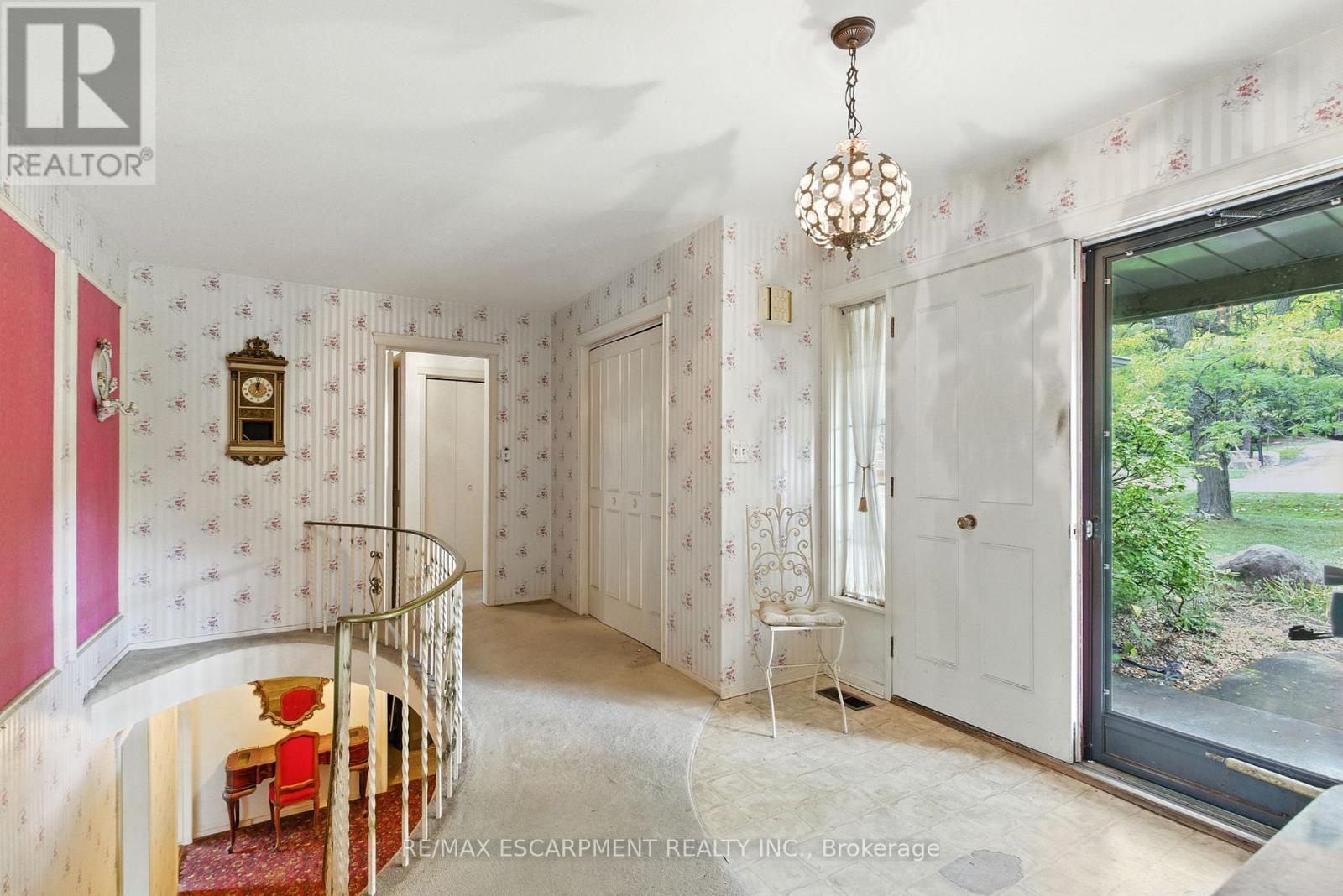 55 Overdale Avenue, Hamilton, Ontario  L9H 7G8 - Photo 6 - X12454746