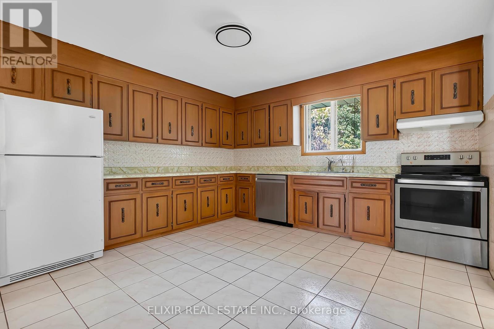 246 Thaler Avenue, Kitchener, Ontario  N2A 1R6 - Photo 11 - X12454765