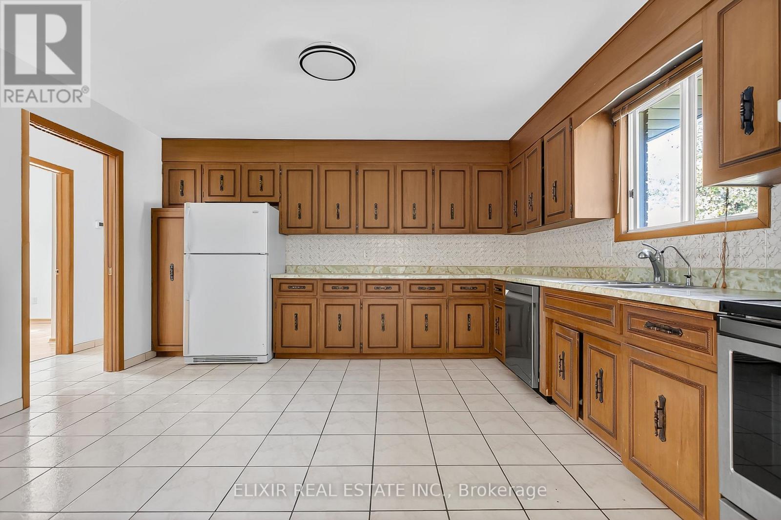 246 Thaler Avenue, Kitchener, Ontario  N2A 1R6 - Photo 12 - X12454765