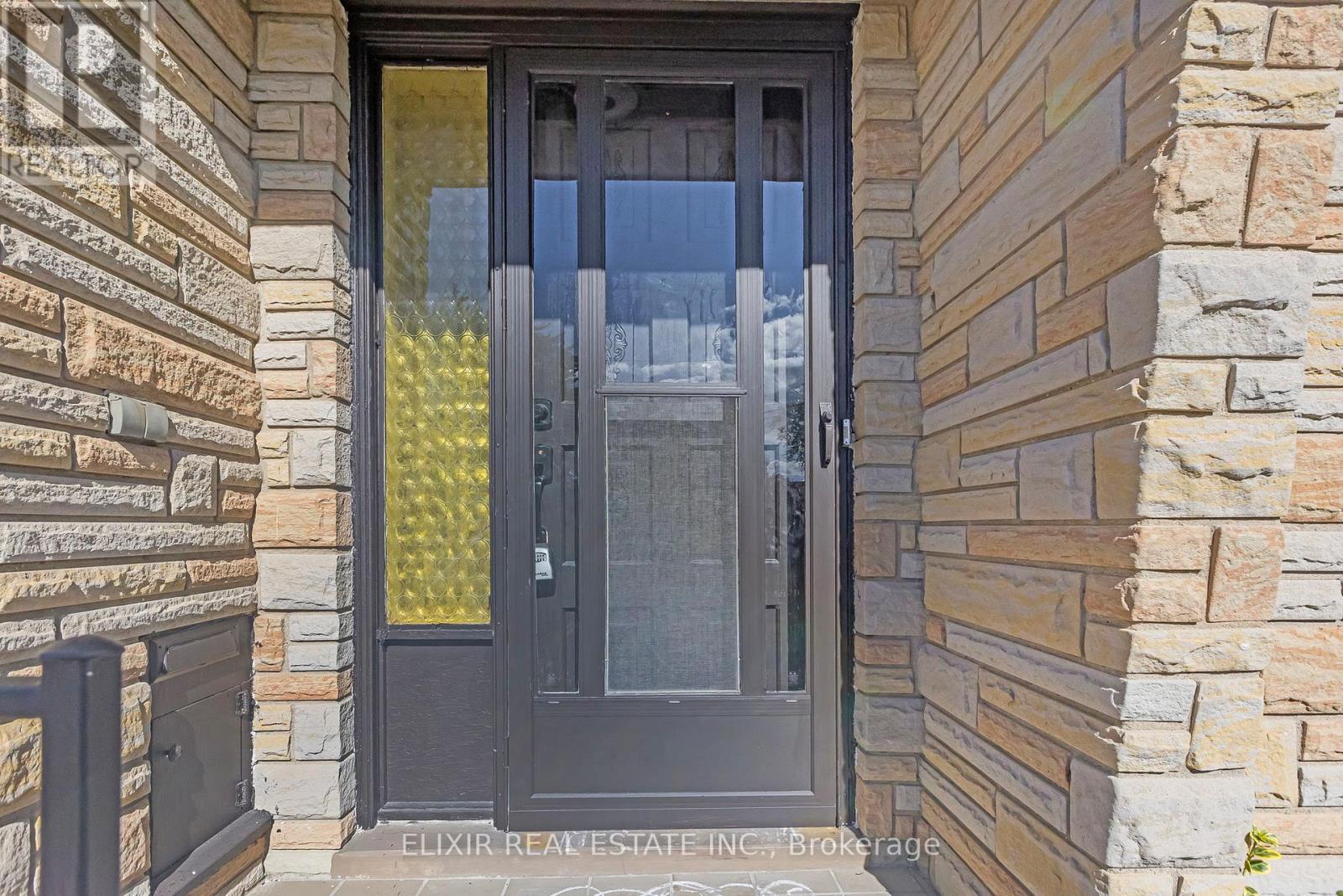 246 Thaler Avenue, Kitchener, Ontario  N2A 1R6 - Photo 4 - X12454765