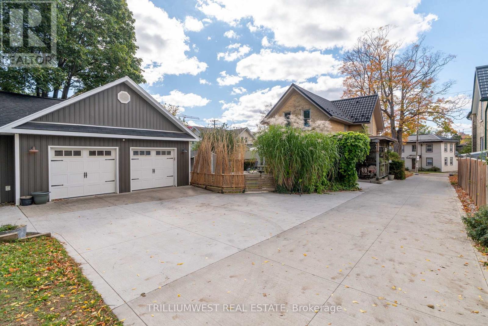 210 Lancaster Street E, Kitchener, Ontario  N2H 1N6 - Photo 36 - X12454771