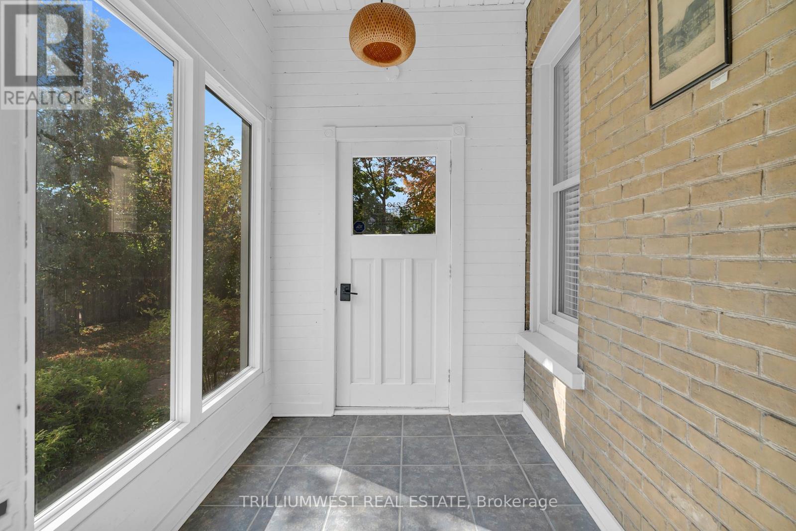 210 Lancaster Street E, Kitchener, Ontario  N2H 1N6 - Photo 5 - X12454771