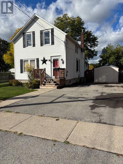 73 Chapel Street N, Thorold, Ontario  L2V 2E5 - Photo 2 - X12454850