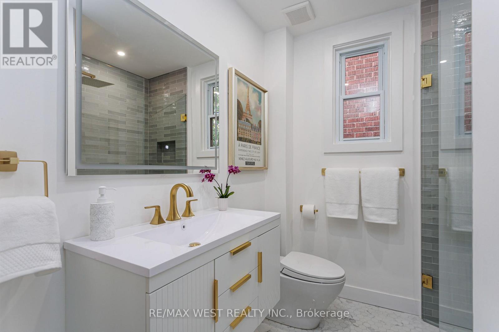 12 Brentwood Road S, Toronto, Ontario  M8Z 3N2 - Photo 10 - W12421362