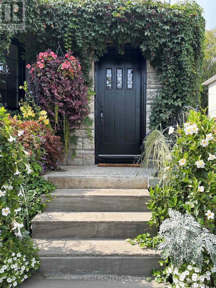 12 Brentwood Road S, Toronto, Ontario  M8Z 3N2 - Photo 25 - W12421362