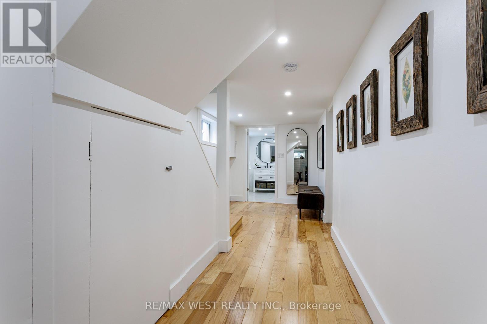 12 Brentwood Road S, Toronto, Ontario  M8Z 3N2 - Photo 19 - W12421362