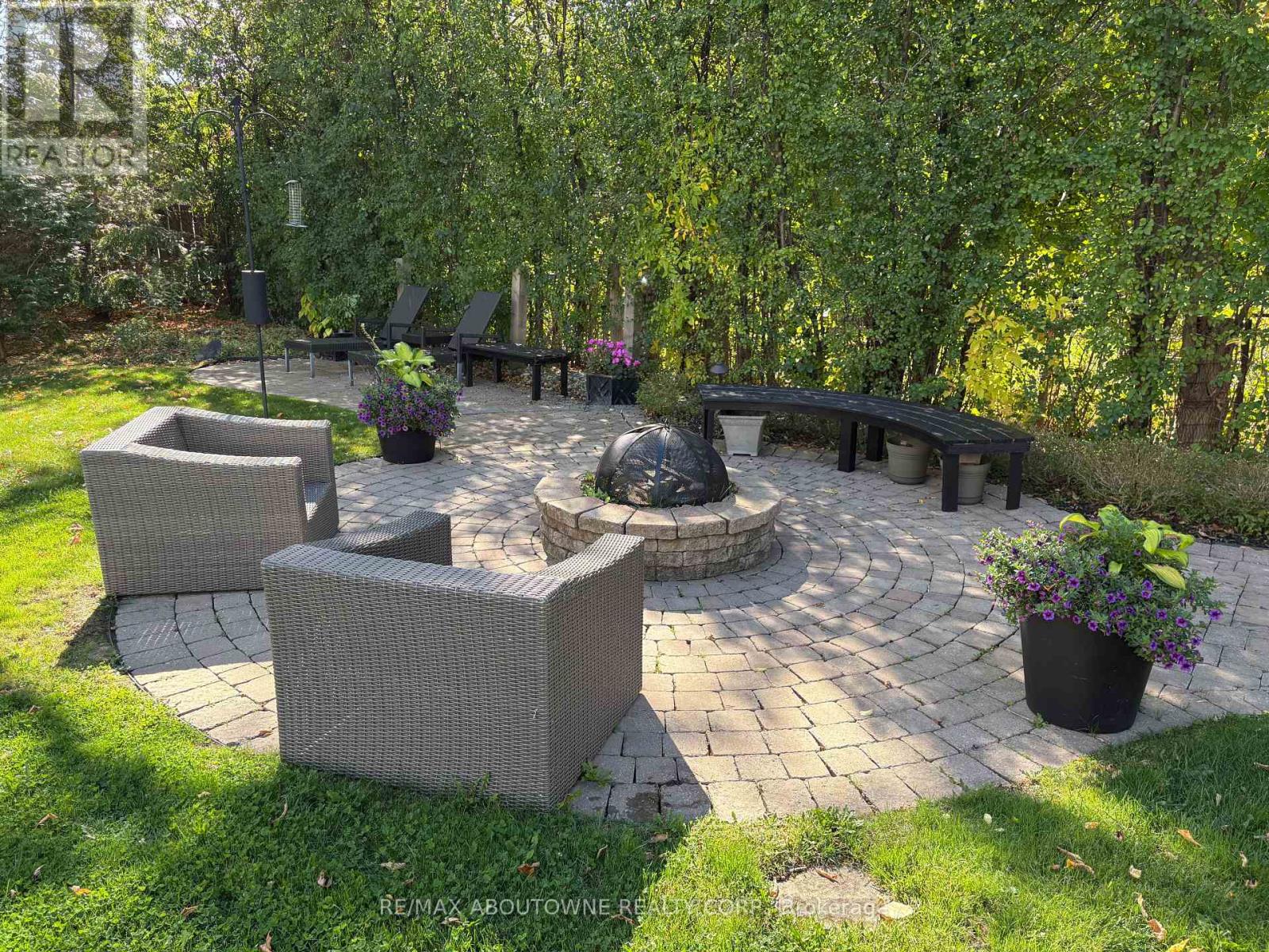 2304 Sovereign Street, Oakville, Ontario  L6L 1L6 - Photo 38 - W12447015