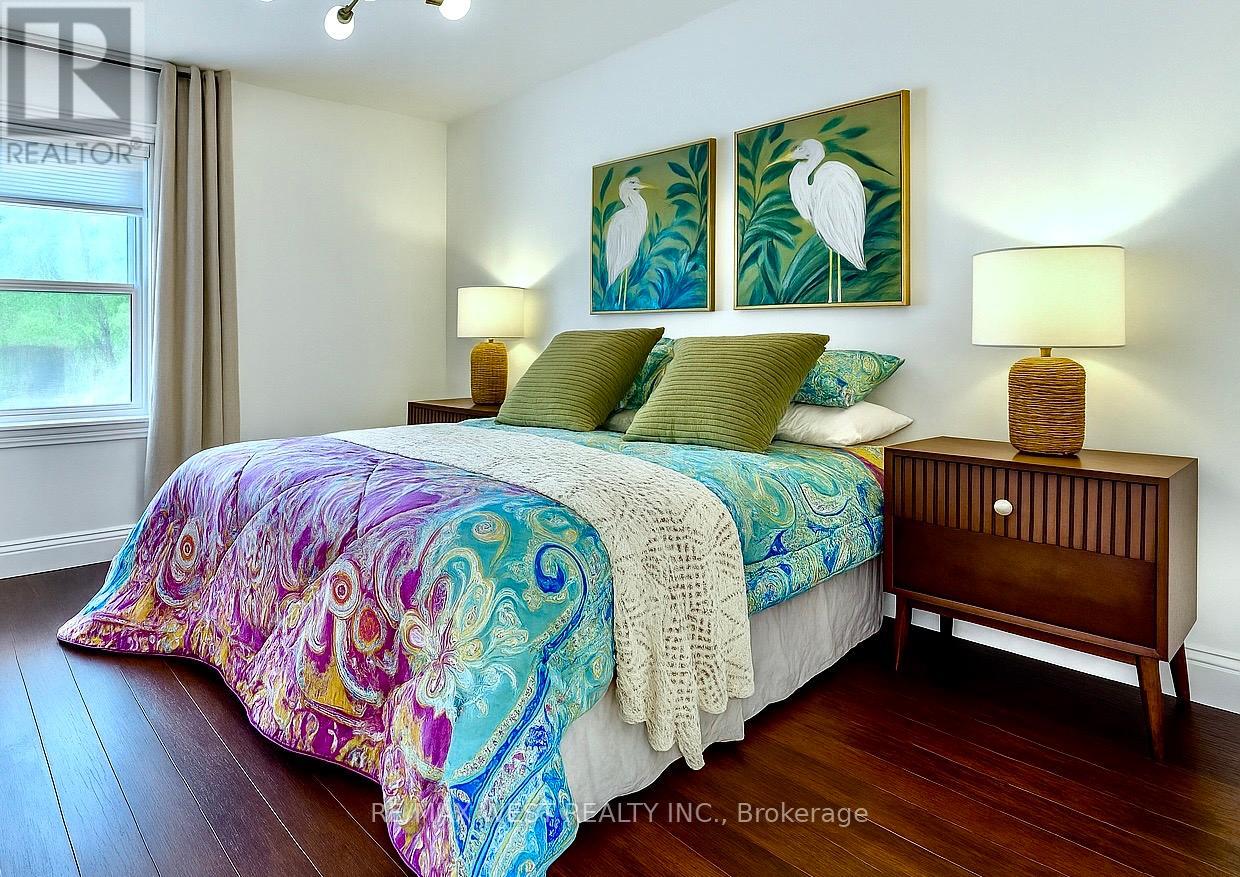 12 Brentwood Road S, Toronto, Ontario  M8Z 3N2 - Photo 13 - W12421362