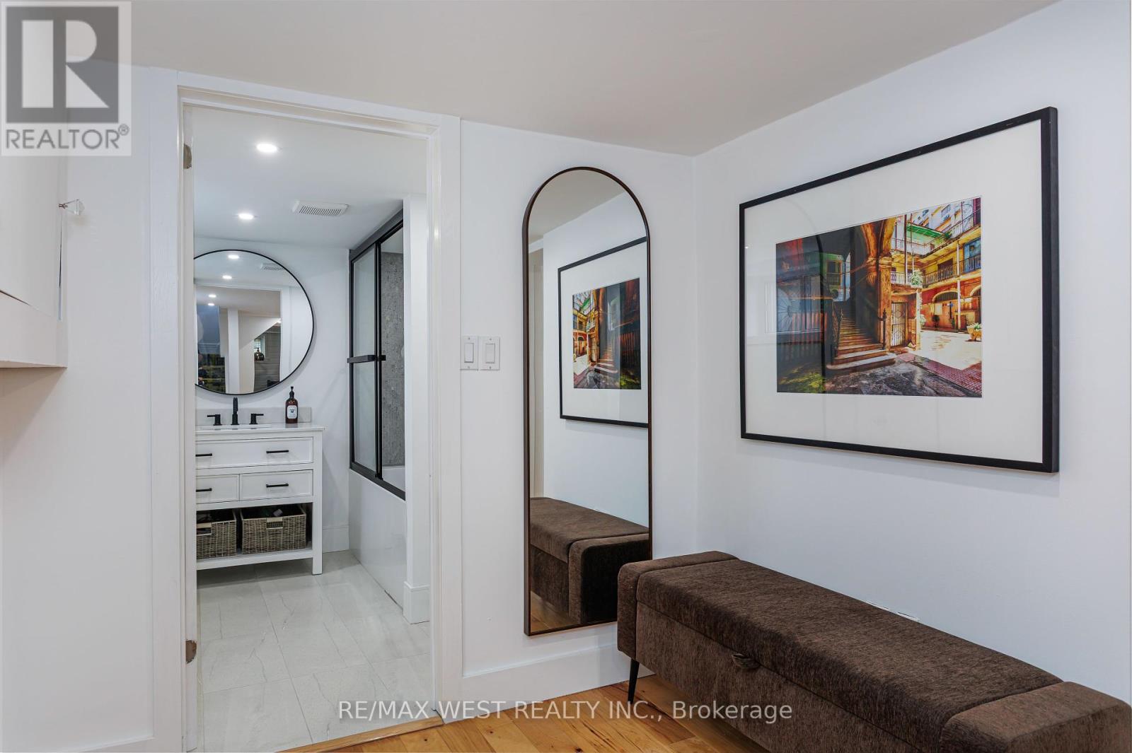 12 Brentwood Road S, Toronto, Ontario  M8Z 3N2 - Photo 16 - W12421362