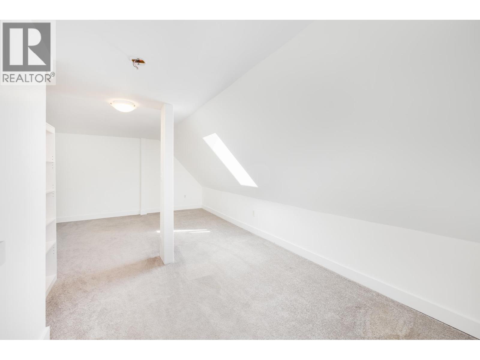 3182 Mountain Highway, North Vancouver, British Columbia  V7K 2H5 - Photo 12 - R3057127