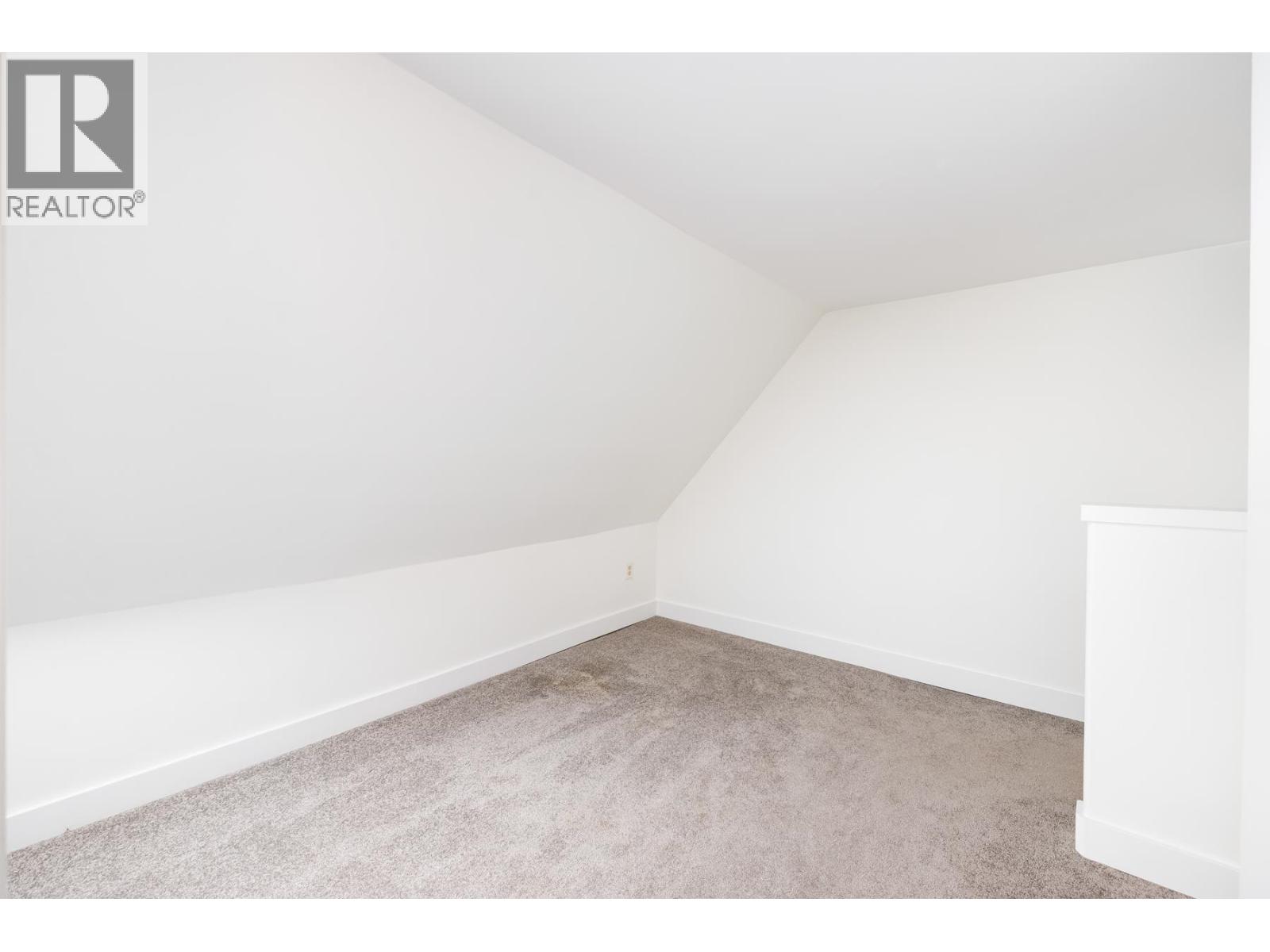 3182 Mountain Highway, North Vancouver, British Columbia  V7K 2H5 - Photo 14 - R3057127
