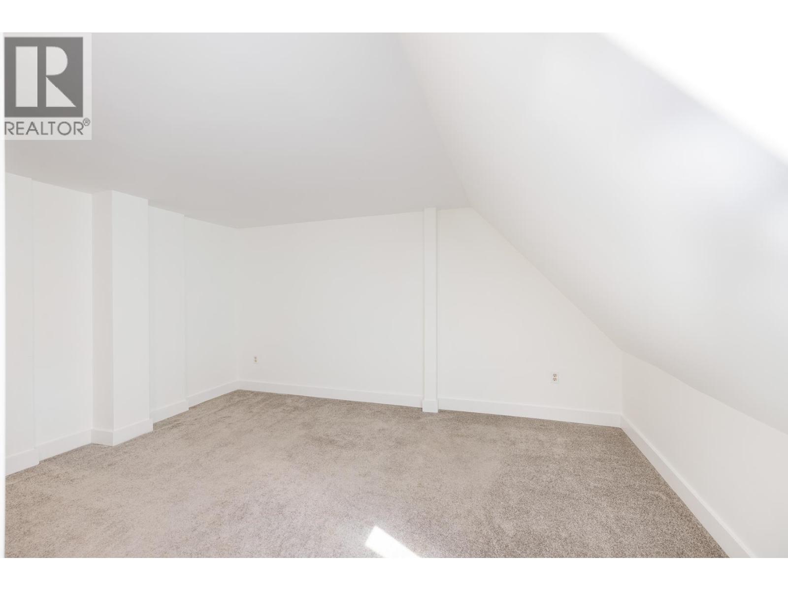 3182 Mountain Highway, North Vancouver, British Columbia  V7K 2H5 - Photo 15 - R3057127