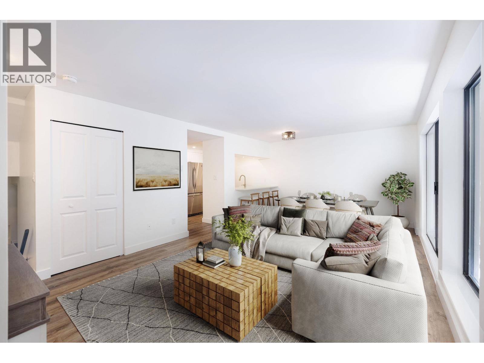3182 Mountain Highway, North Vancouver, British Columbia  V7K 2H5 - Photo 2 - R3057127