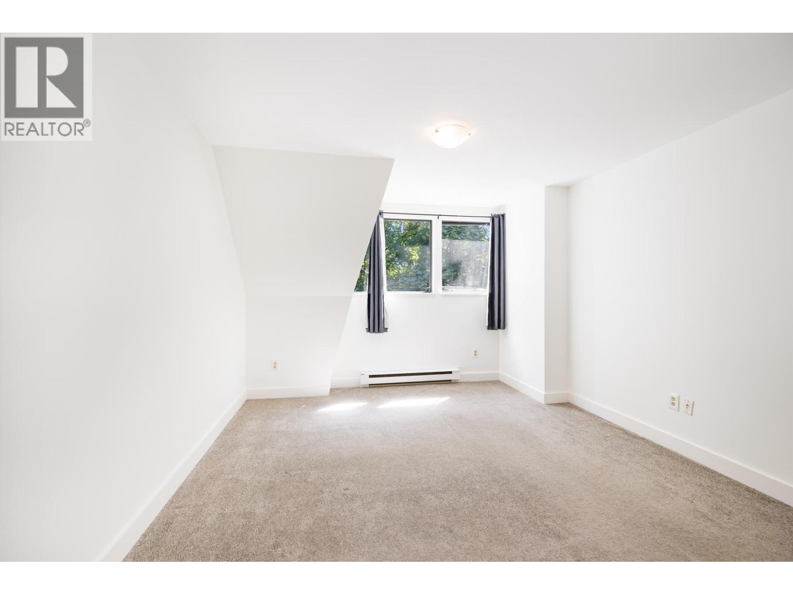 3182 Mountain Highway, North Vancouver, British Columbia  V7K 2H5 - Photo 9 - R3057127