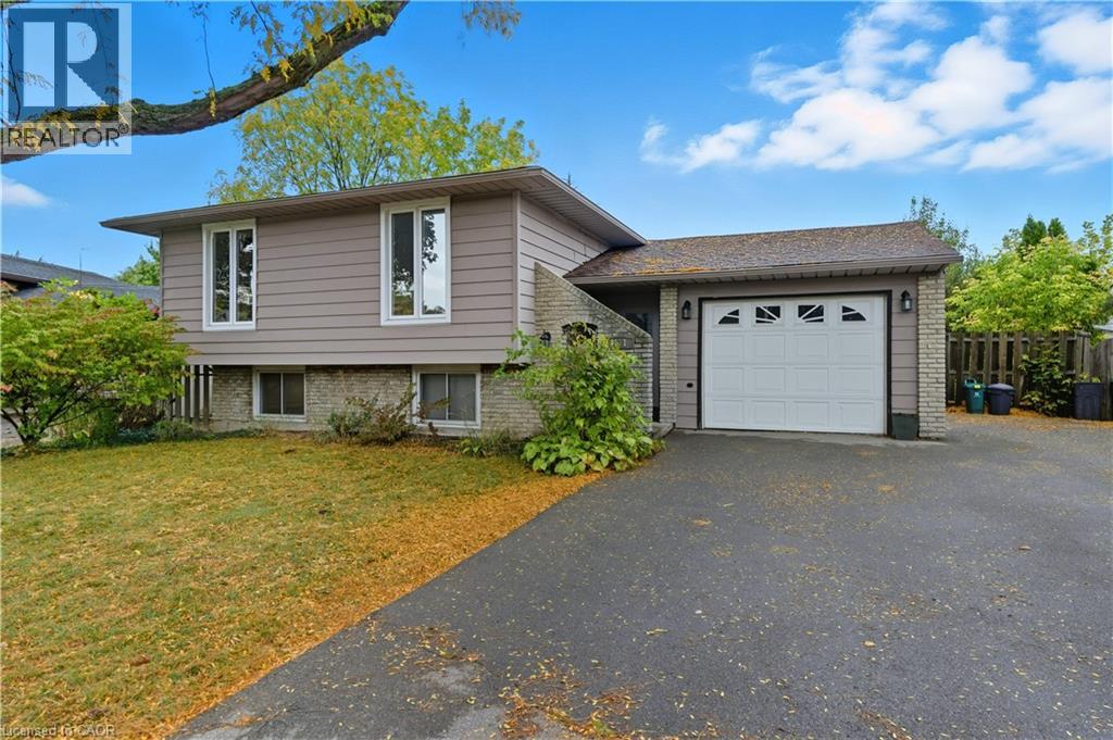 111 BRITTEN Close, Hamilton, Ontario
