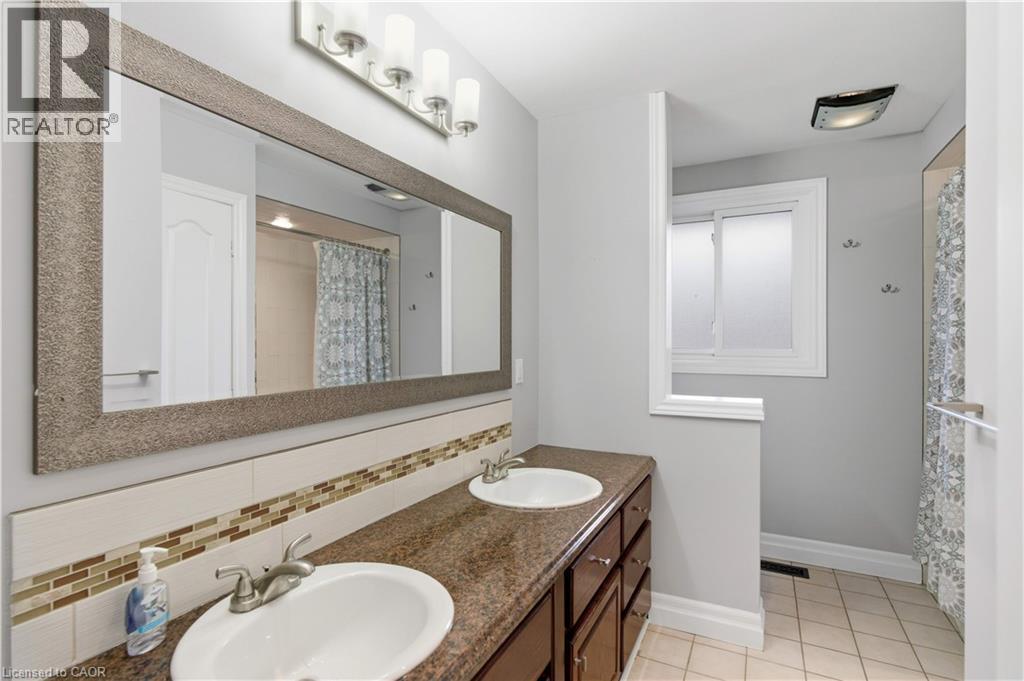 111 Britten Close, Hamilton, Ontario  L9C 4K1 - Photo 21 - 40770439