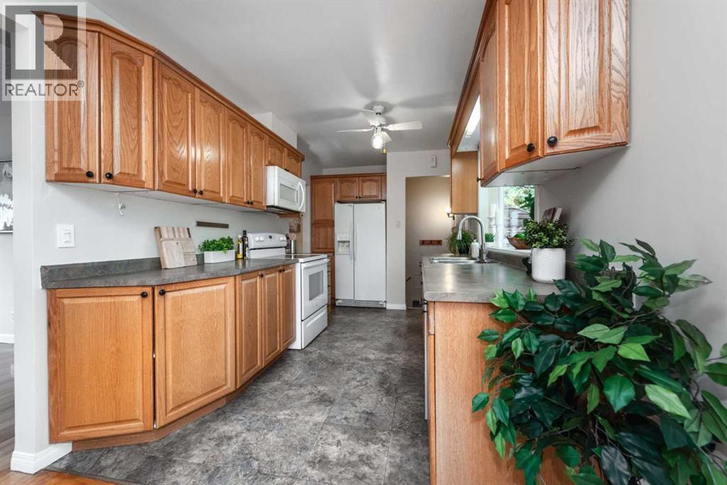 5308 Thornbriar Road Nw, Calgary, Alberta  T2K 2X6 - Photo 7 - A2261833