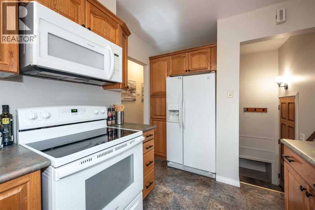 5308 Thornbriar Road Nw, Calgary, Alberta  T2K 2X6 - Photo 8 - A2261833