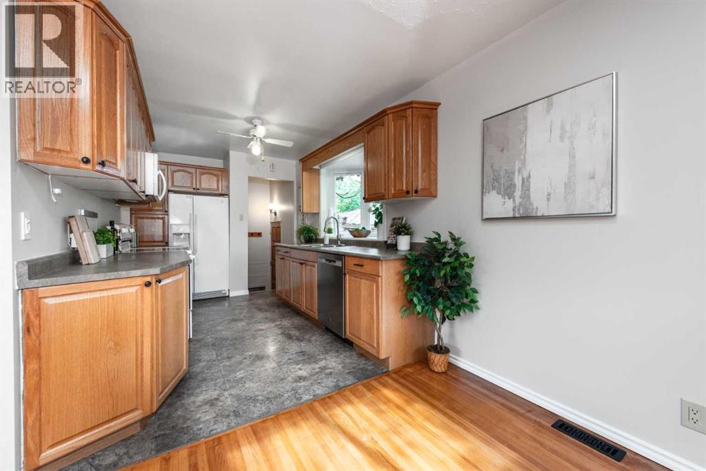 5308 Thornbriar Road Nw, Calgary, Alberta  T2K 2X6 - Photo 6 - A2261833