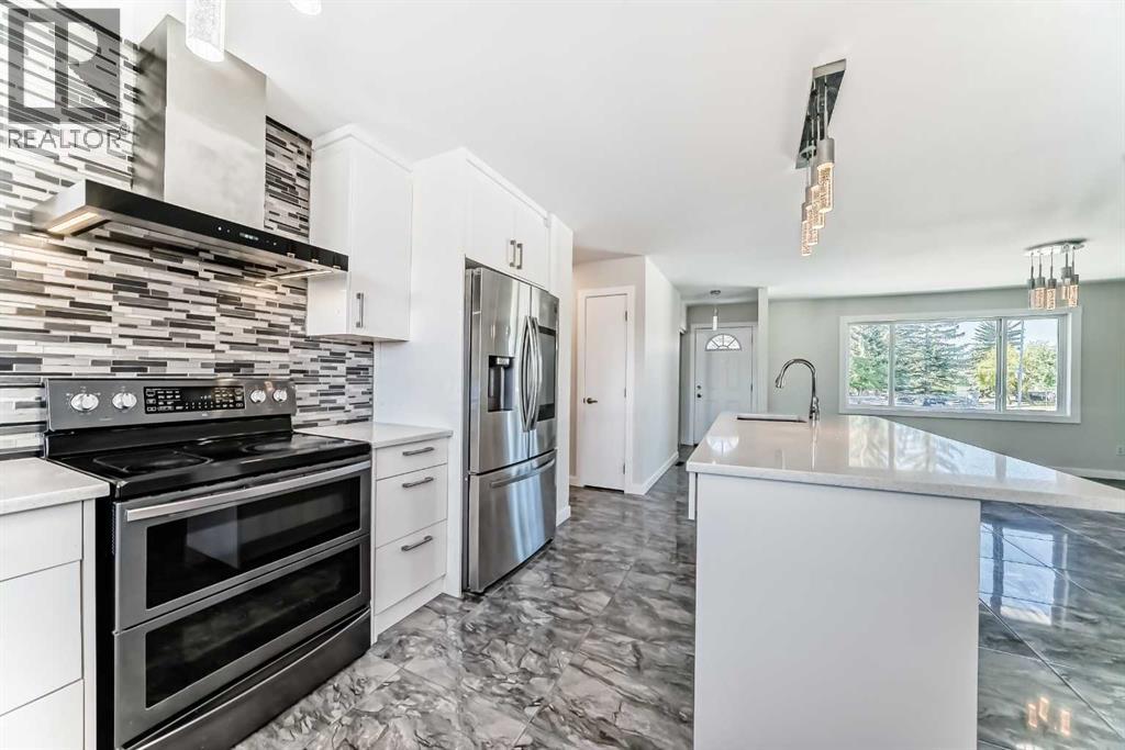 6082 Madigan Drive Ne, Calgary, Alberta  T2A 5B8 - Photo 5 - A2262498