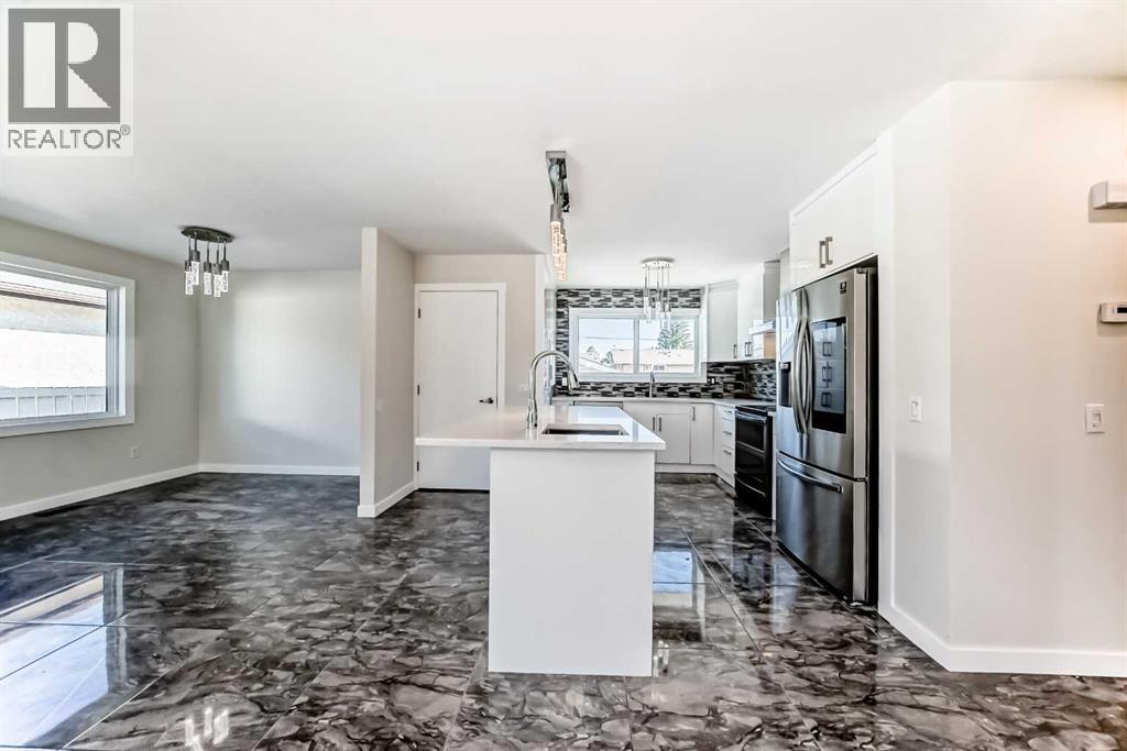 6082 Madigan Drive Ne, Calgary, Alberta  T2A 5B8 - Photo 3 - A2262498