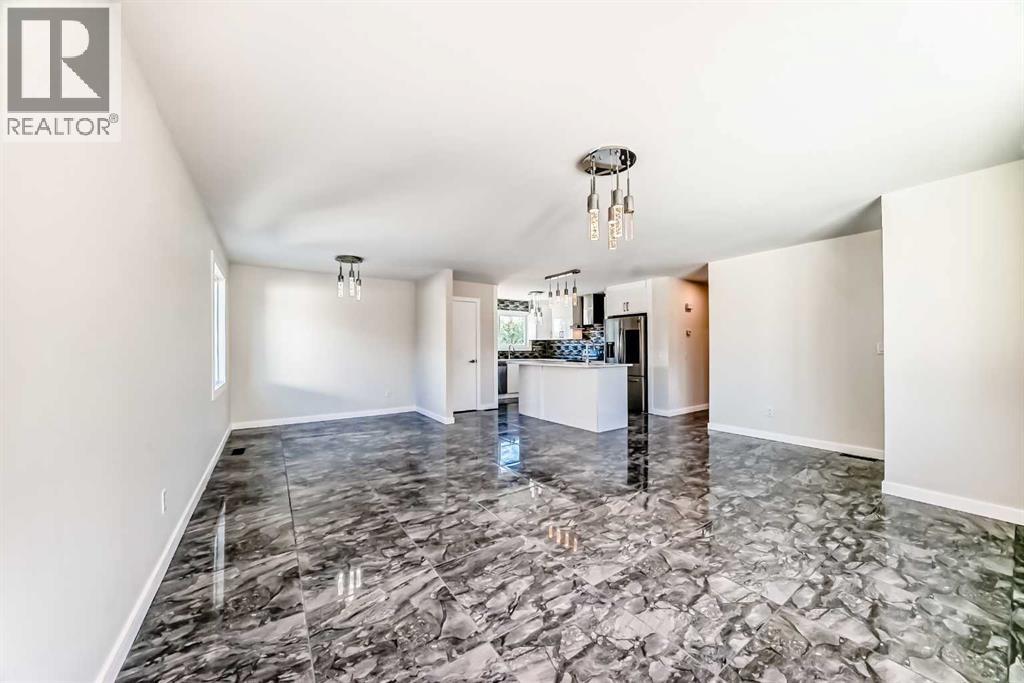 6082 Madigan Drive Ne, Calgary, Alberta  T2A 5B8 - Photo 12 - A2262498