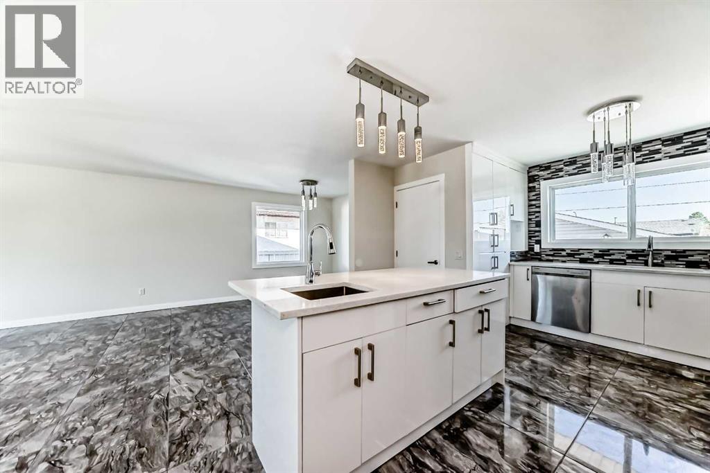 6082 Madigan Drive Ne, Calgary, Alberta  T2A 5B8 - Photo 13 - A2262498
