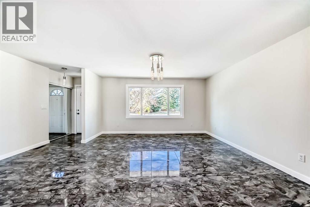 6082 Madigan Drive Ne, Calgary, Alberta  T2A 5B8 - Photo 11 - A2262498
