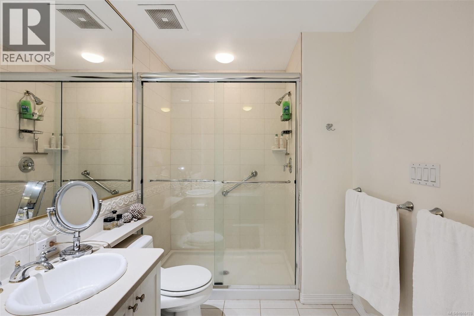 4 4522 Gordon Point Dr, Saanich, British Columbia  V8N 6L4 - Photo 15 - 1016133