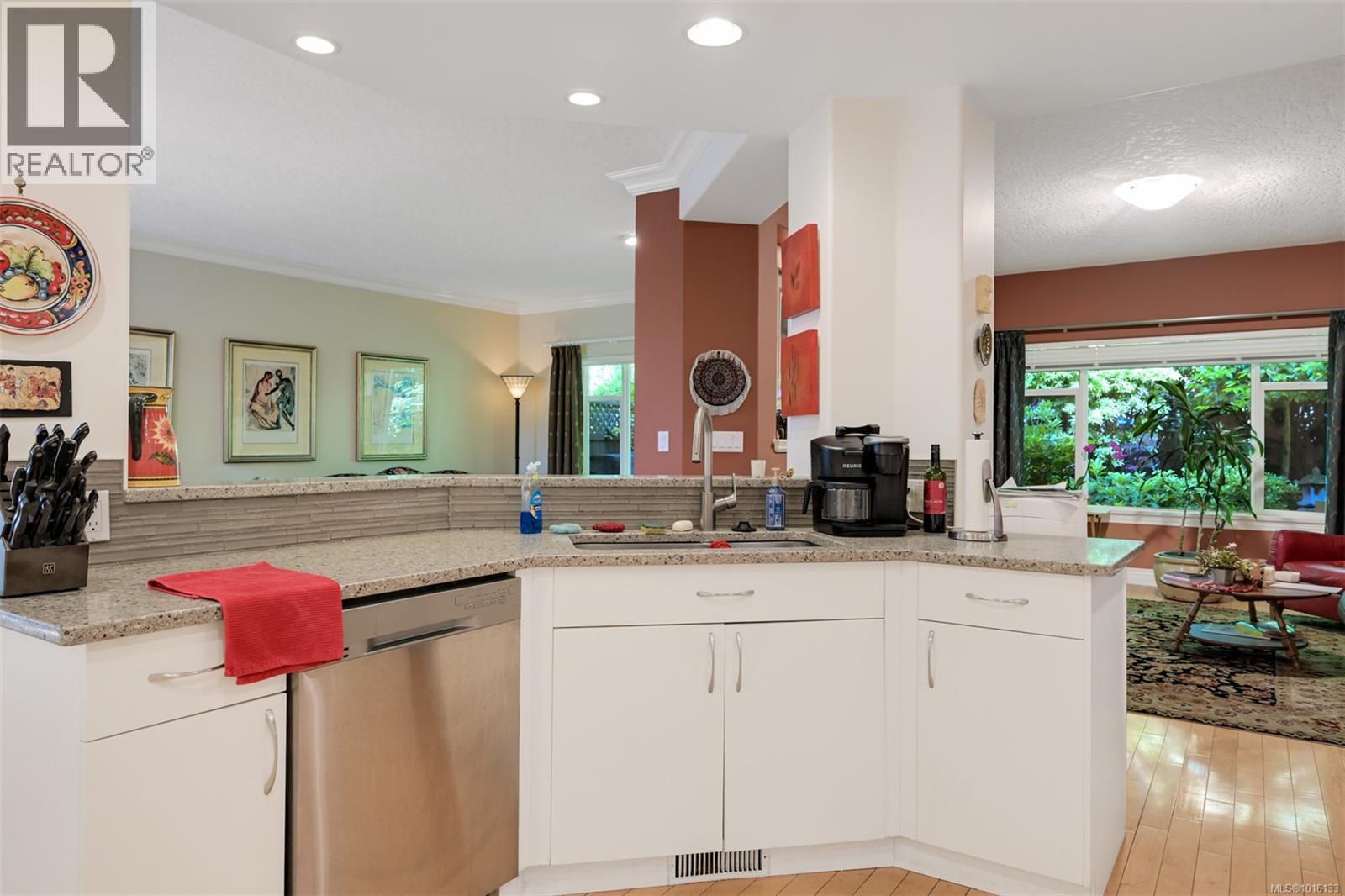 4 4522 Gordon Point Dr, Saanich, British Columbia  V8N 6L4 - Photo 36 - 1016133
