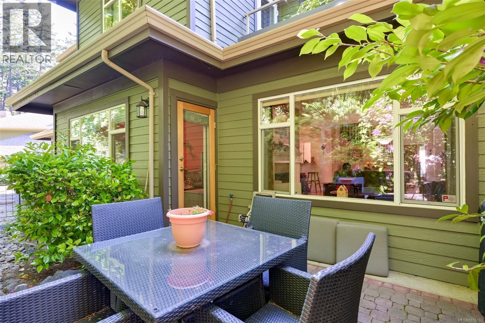 4 4522 Gordon Point Dr, Saanich, British Columbia  V8N 6L4 - Photo 41 - 1016133