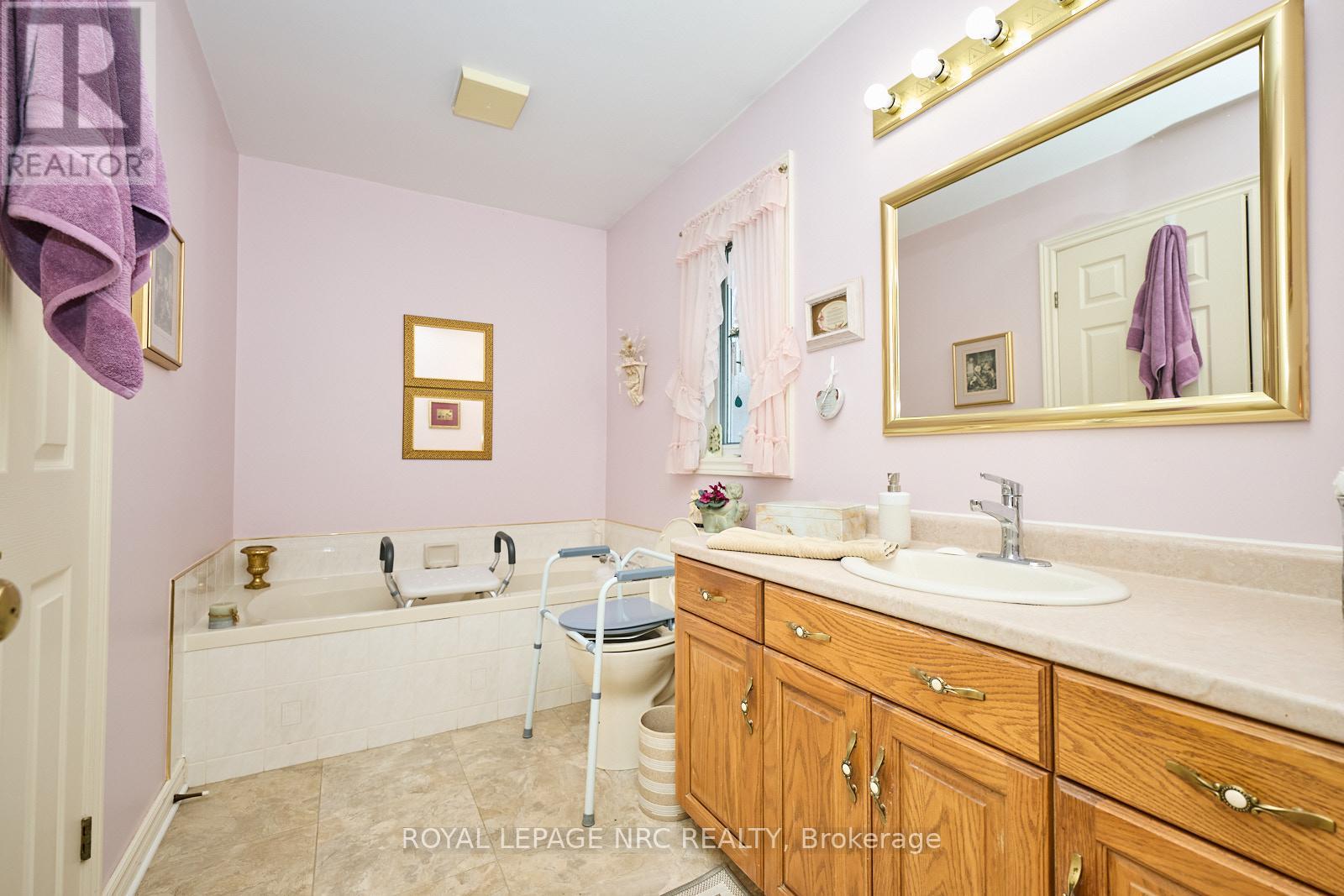32 Wilton Avenue, Welland, Ontario  L3C 1Z9 - Photo 31 - X12263703