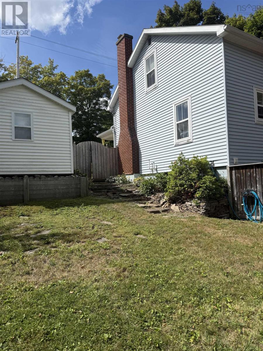 114 Hawthorne Street, Antigonish, Nova Scotia  B2G 1A9 - Photo 2 - 202525534
